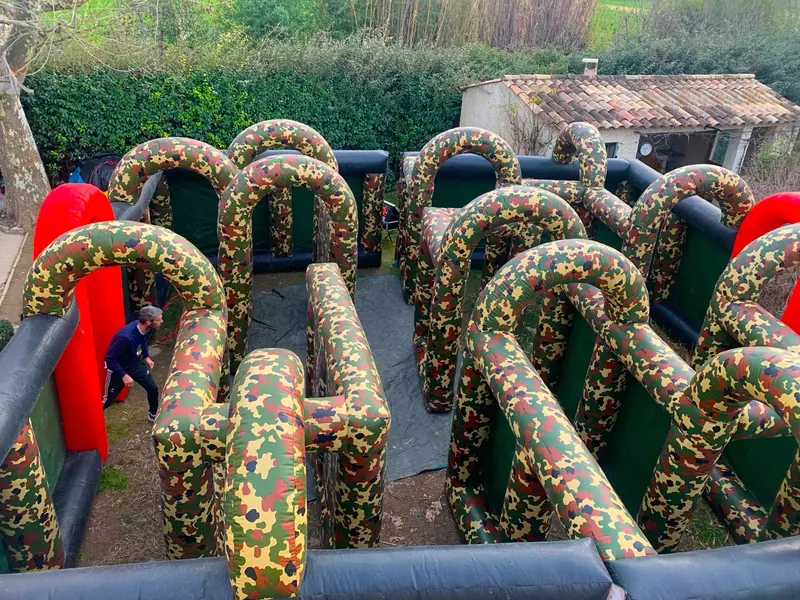 Labyrinthe militaire gonflable aux couloirs camouflage