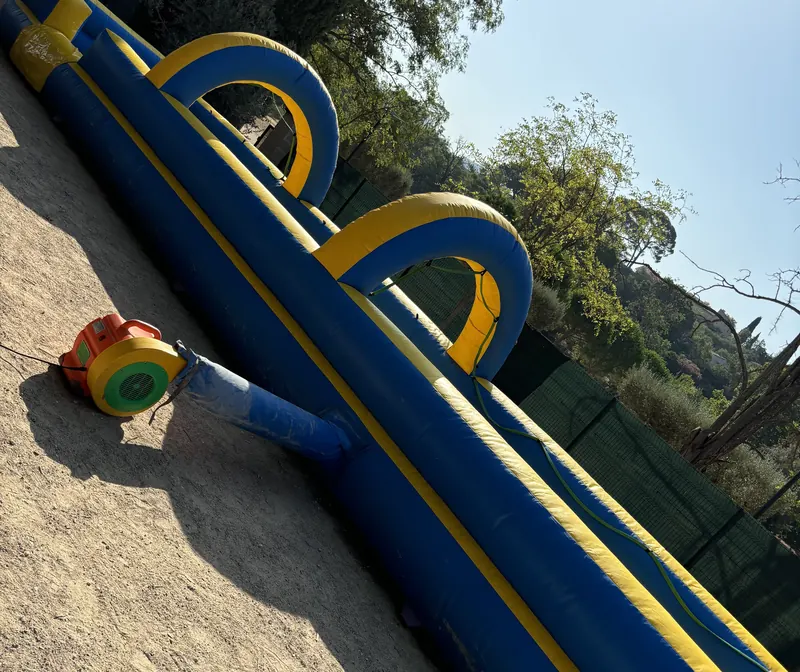 Ventriglisse Bubble installé sur une pelouse